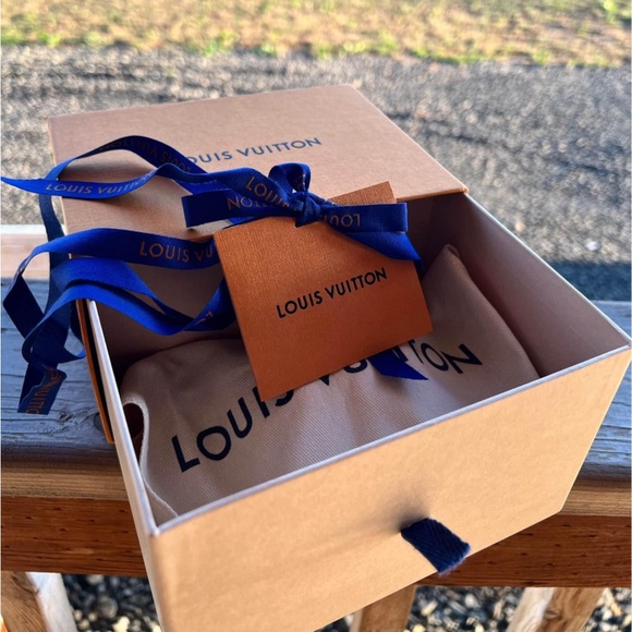 Louis Vuitton 1854 Charm - Picture 4 of 6